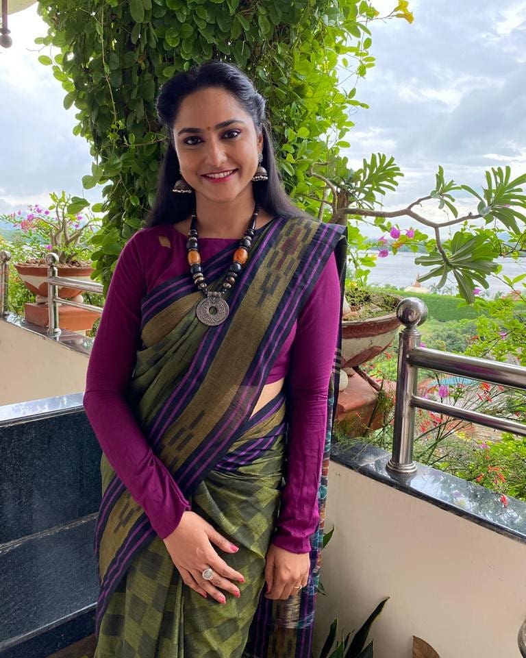 Zee Telugu Tv Anchor Kasi Annapurna In Green Saree Blouse